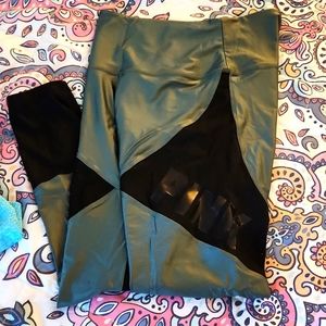 Victoria's Secret PINK Ultimate Chrome leggings in sage green size medium